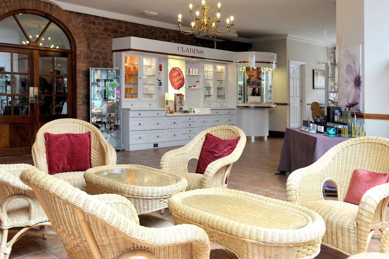 Cedar Falls Health Spa Taunton Bagian luar foto